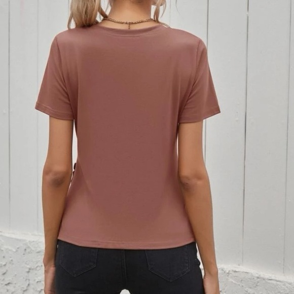 Asymmetrical hem short sleeve top - Picture 3 of 4